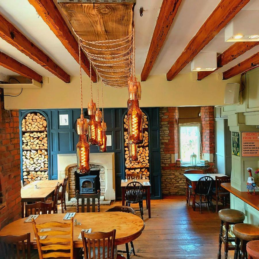 Tipputs Inn, Pub, Restaurant & Boutique Flats Stroud  Exteriör bild