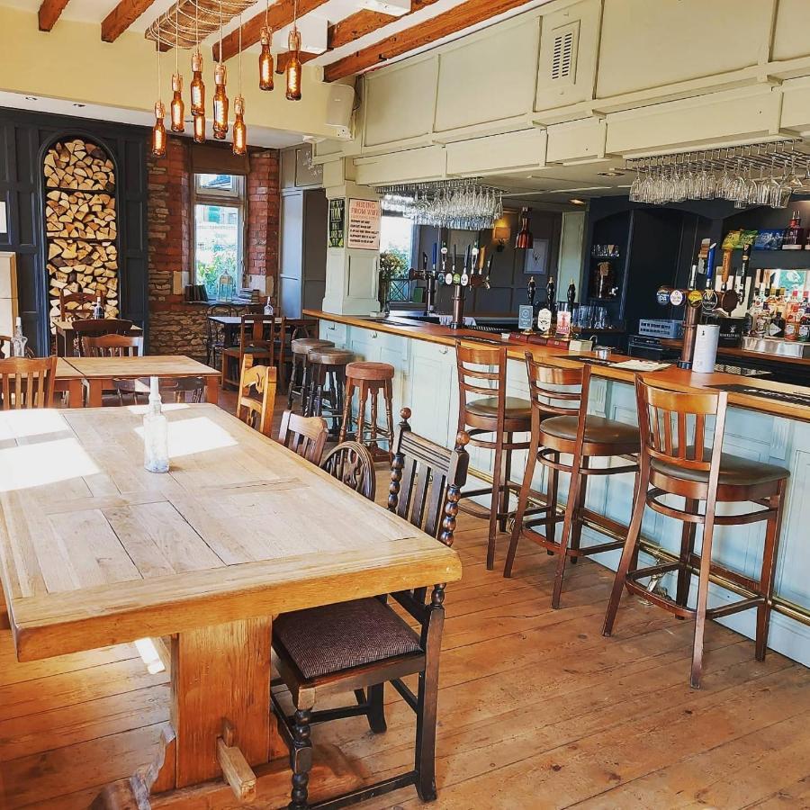Tipputs Inn, Pub, Restaurant & Boutique Flats Stroud  Exteriör bild